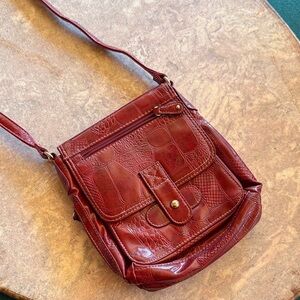 Elegant Red Crocodile-Embossed Shoulder Bag
